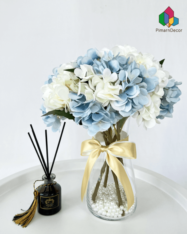แจกันดอกไม้-สูง-12-นิ้ว-พร้อมไข่มุกและโบว์สองสี-ดอกไฮเดรนเยียร์สีฟ้าขาว